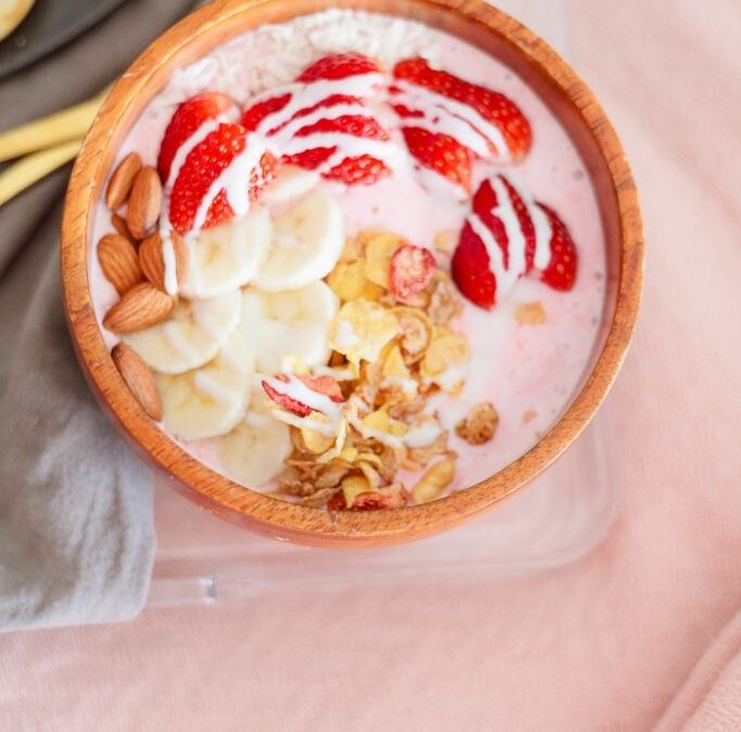 Valentine’s Day Strawberry Smoothie Bowl