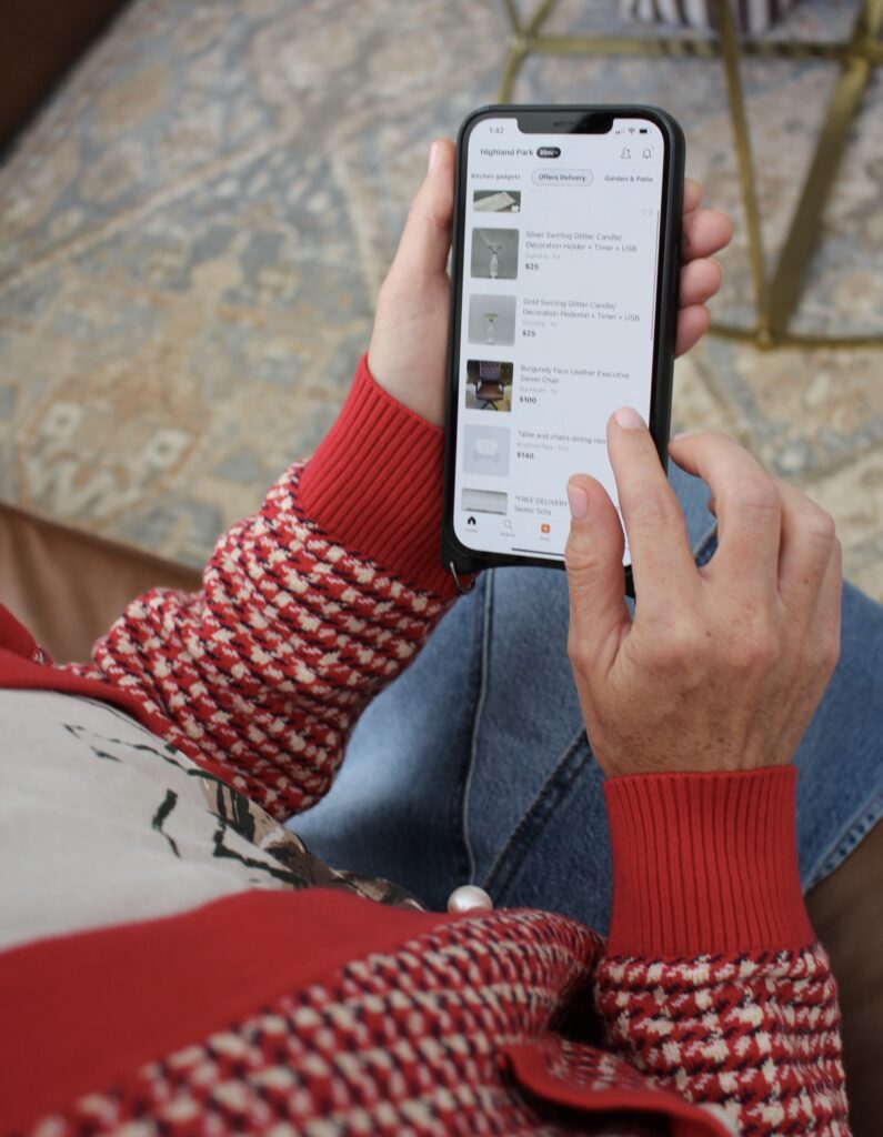 secondhand shopping and selling is a breeze with Karrot, the community-based secondhand marketplace app.
