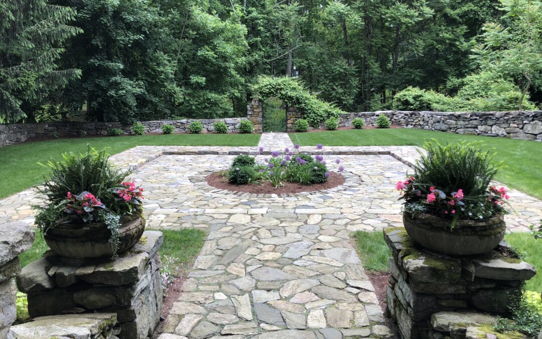 What Homeowners Should Know Before Starting a Design/Build Landscape Project