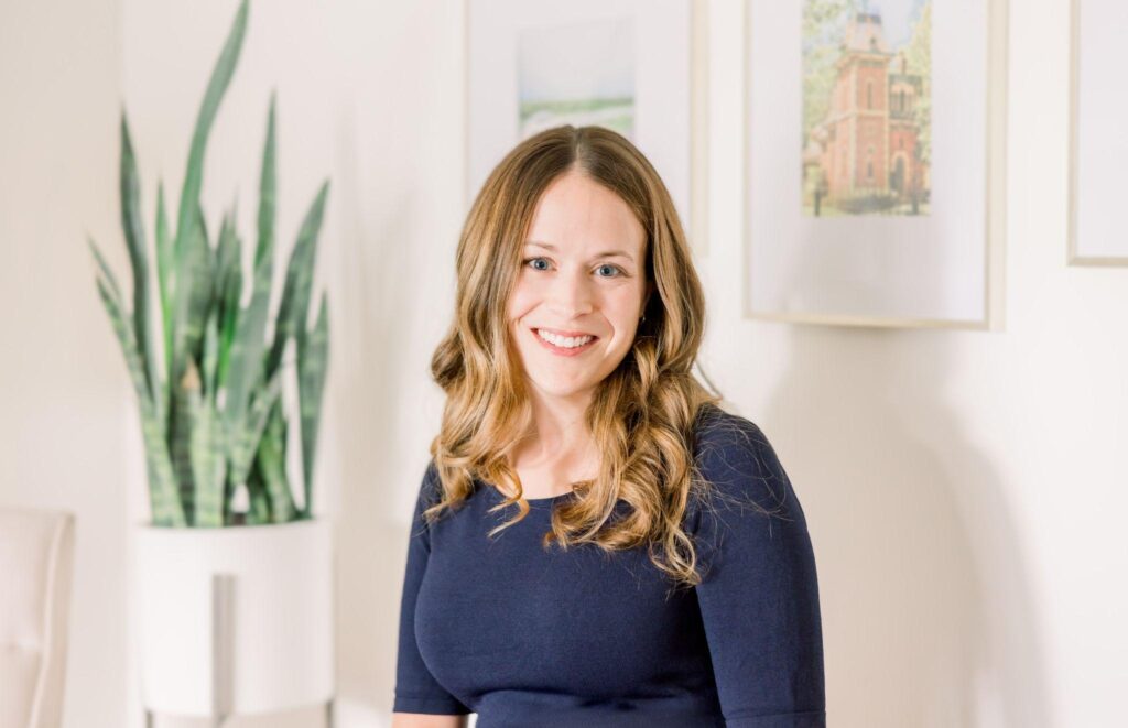 Introducing to the Chicago North Shore Moms community, mom of two, psychiatric mental health nurse practitioner and founder of Mind-Body Pediatric Psychiatry, Elle O'Brien!