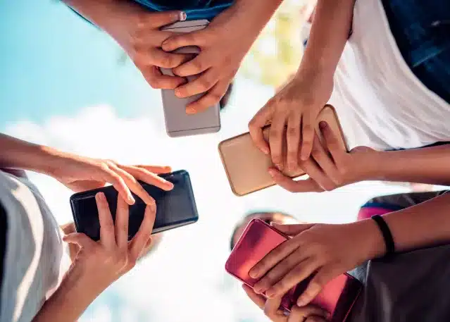 HEALTHY RELATIONSHIP WITH TECH