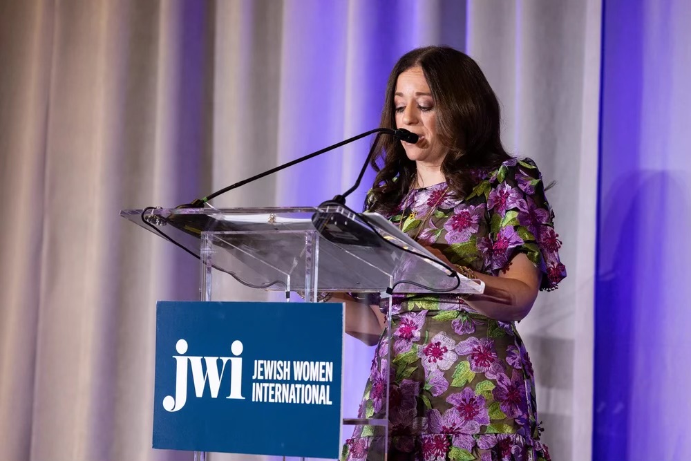 Meet a Mom: Female Founder, Consultant, Speaker, Podcast Host, Accidental Activist, Lindsay Pinchuk