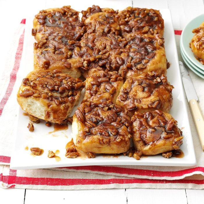 Caramel-Pecan-Sticky-Buns_EXPS_13X9BKZ_14573_B04_27_1b-4