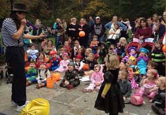 Moms Morning In: ANNUAL HALLOWEEN PARADE WITH AMAZING ANDY