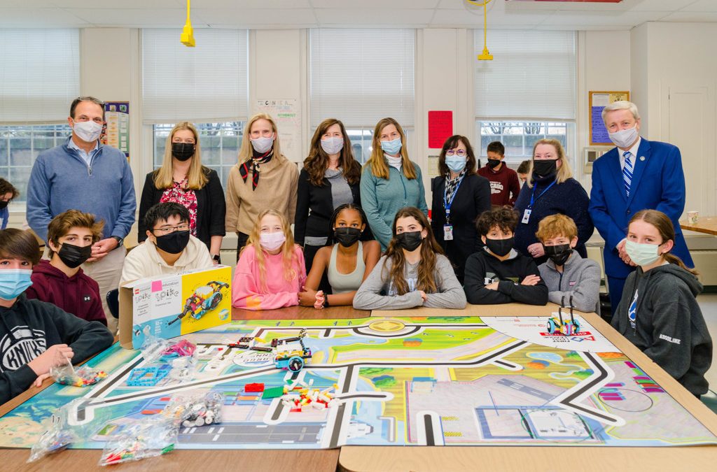 The Darien Foundation awards two-year, two-part $213K grant to Darien Public schools for a new K-12 Robotics Program