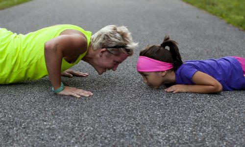 Fairfield Mom and Licensed Professional Counselor shares amazing blog post on how we can help our daughters feel full of themselves!