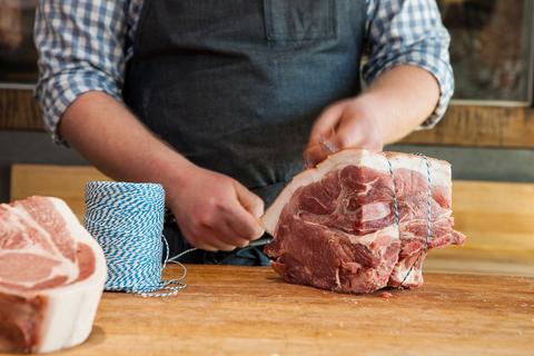 ROASTING 101: HOW TO THROW A STRESS-FREE DINNER PARTY