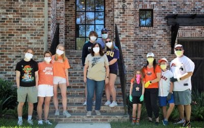 Agents From Top Brokerage Firm Sponsors Local Restaurant by Distributing Over 350 Free Meals in Houston