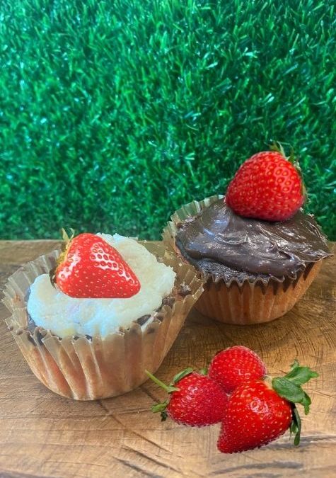 Strawberry Cupcake with Chocolate Ganache and Buttercream Frosting