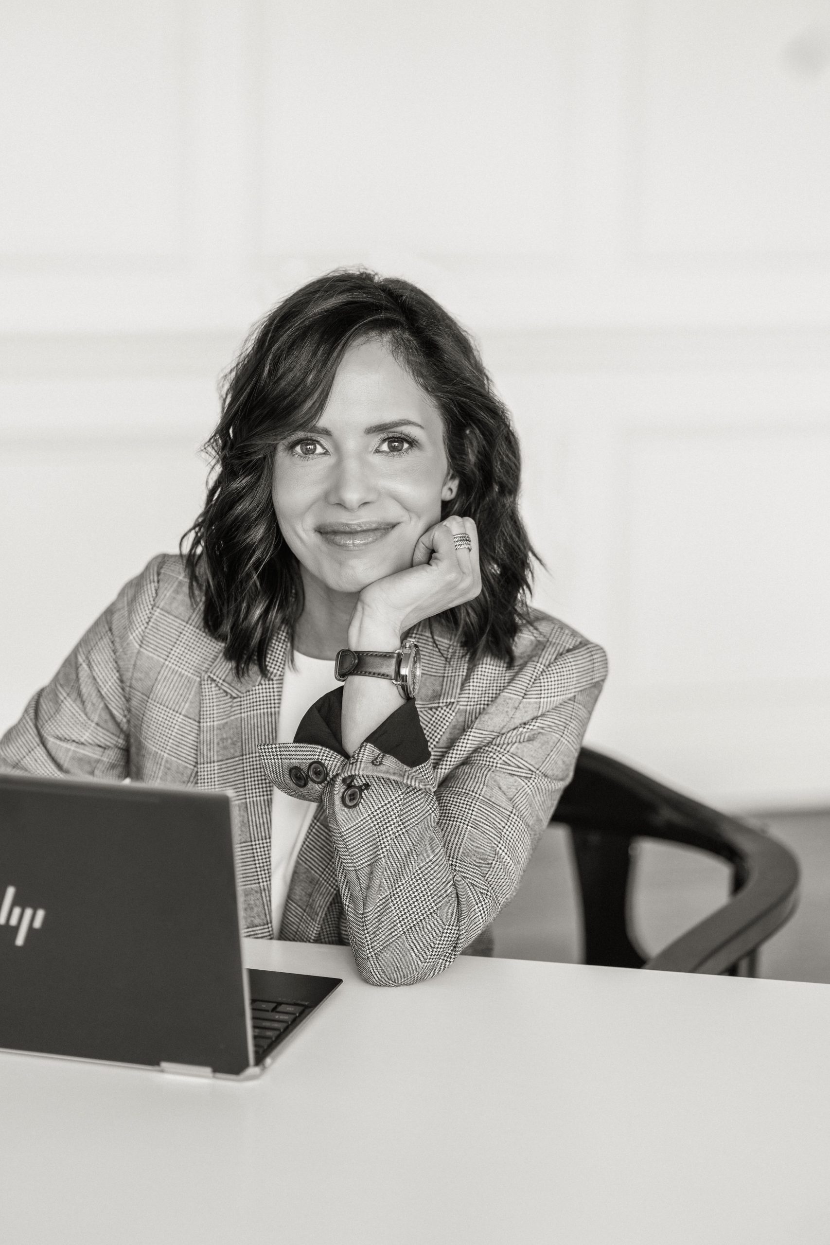 MeetaMom, Ashlee deSteiger! Mom of 3 and founder of Gunder Wealth